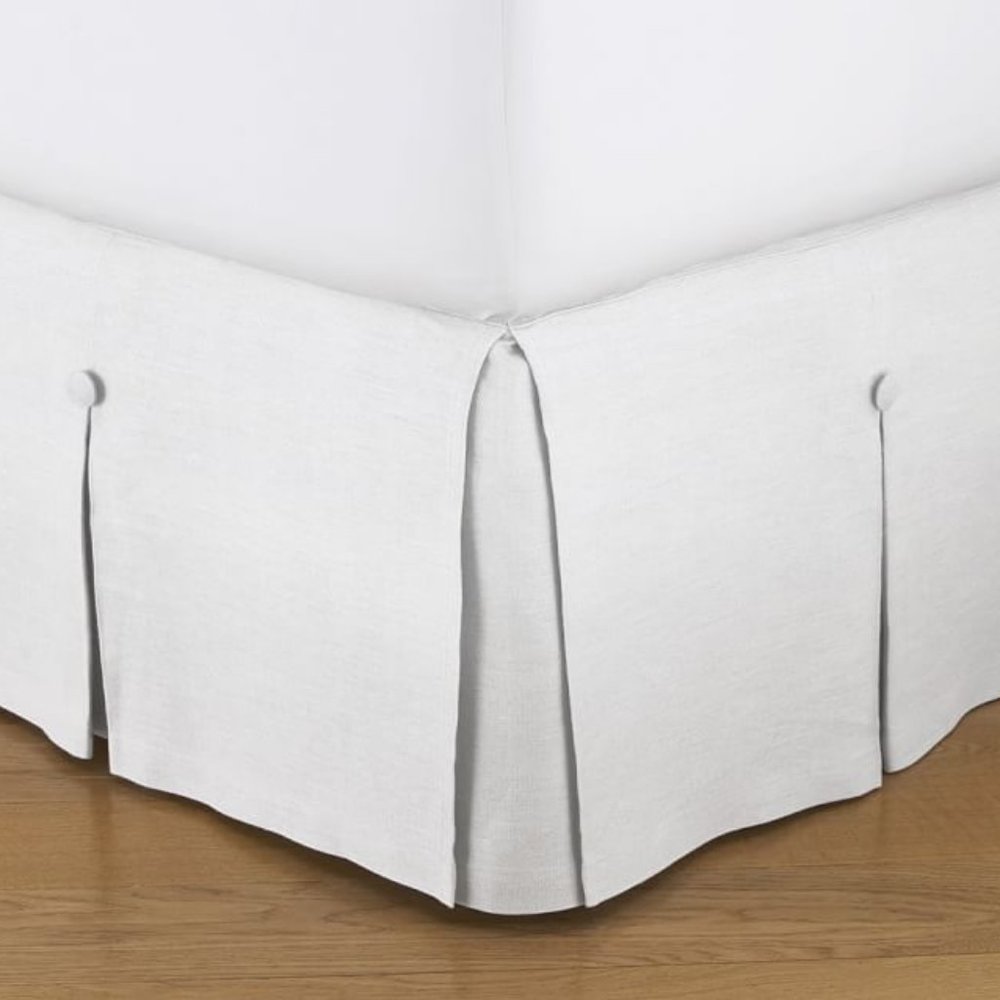Pottery Barn King  White Bedskirt Pleated Button Very Good Pre-Owned.